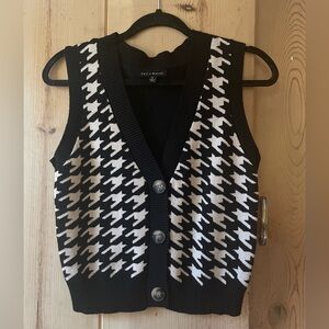 Houndstooth pattern sweater vest